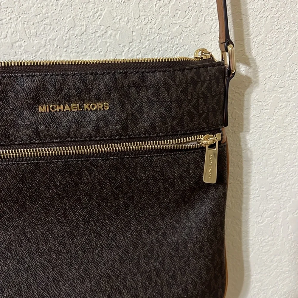 Michael Kors | Bedford Flat Signature Logo Small Crossbody Bag